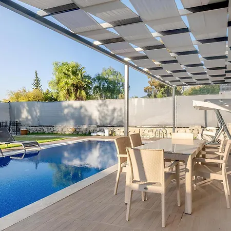 Willa Tranquil Peaceful Tunc *